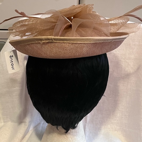 Camel Colored Ladies Feather Fascinator Head Covering. - Picture 4 of 7